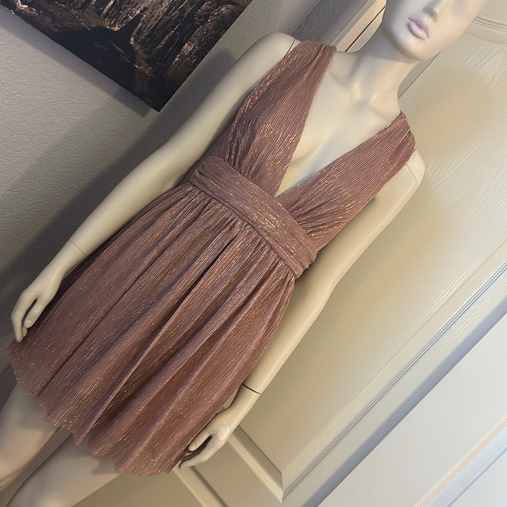 NWOT LuLu’s Metallic Rosegold Dress - Picture 2 of 16